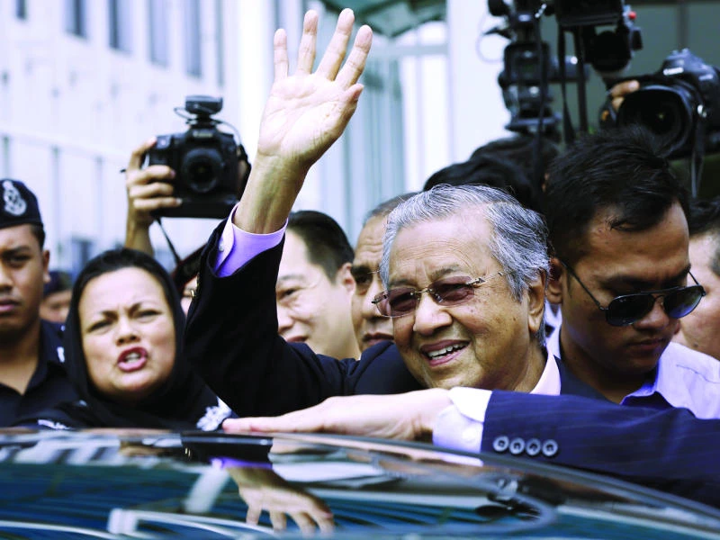 Mahathir returns to Malaysia ready for probe over anti-govt comments