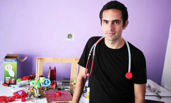 Gaza doctor makes low-cost stethoscope with 3-D printer