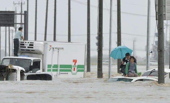 Heavy floods swamp Japan homes after 'once-in-50-years' rain