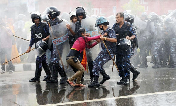 Nepal protesters lynch wounded policeman