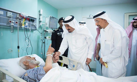 King pays visit to injured in tragic crane crash