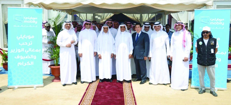 Minister inspects Mobily preparations for Haj season