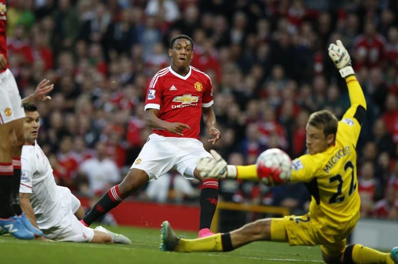 Van Gaal hopes Man Utd win is turning point