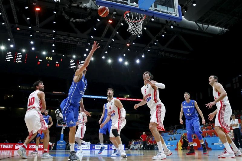 Czechs stun Croatia as other favorites go through