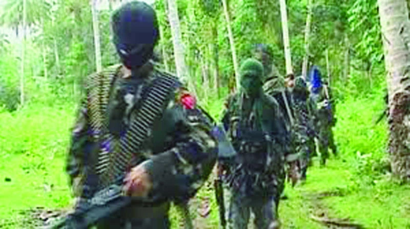 Filipino troops rescue 9 workers from militants