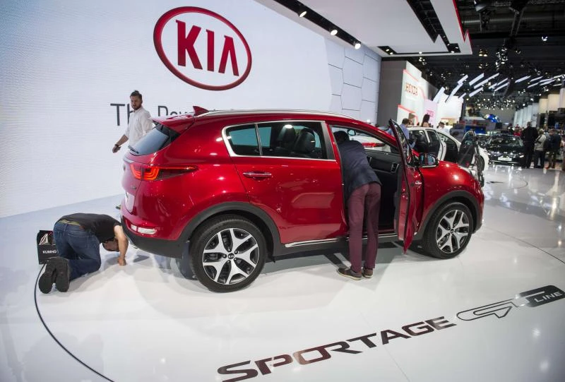 Carmakers curb Chinese output as sales growth stalls
