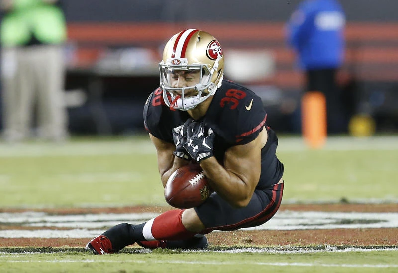 Hayne fumbles on NFL debut but 49ers down Vikings