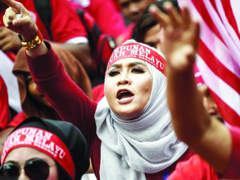 Pro-government rally raises worry about Malaysia ethnic tension