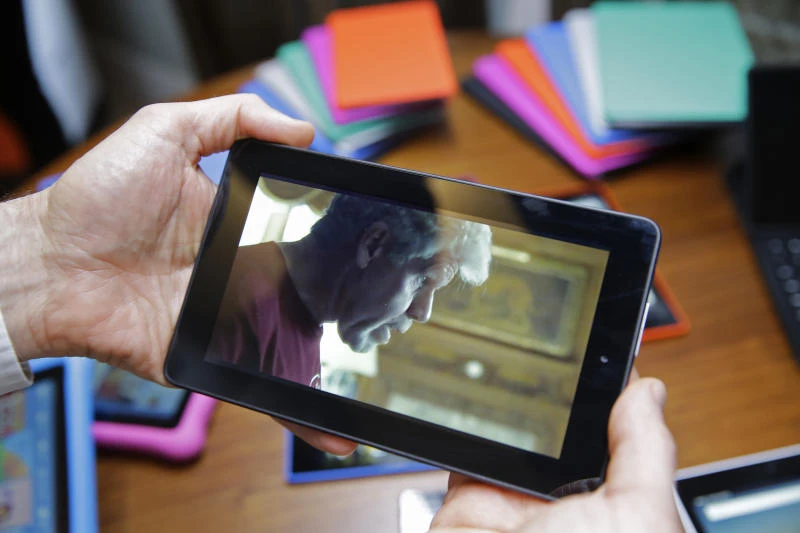 Amazon dangles $50 tablet computer to hook more consumers