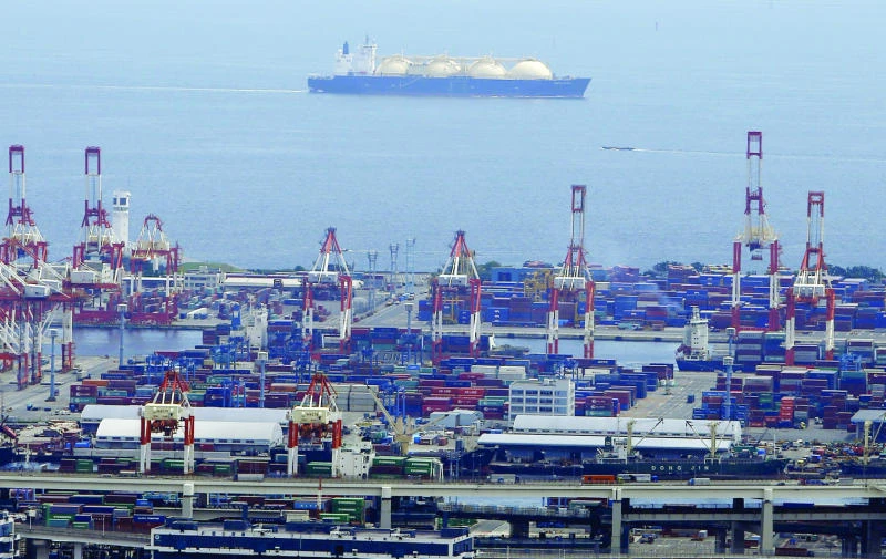 Trade slowdown highlights growth challenge for Abe