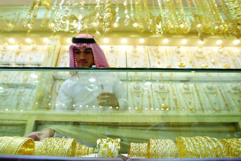 Gold price trades near 3-week high