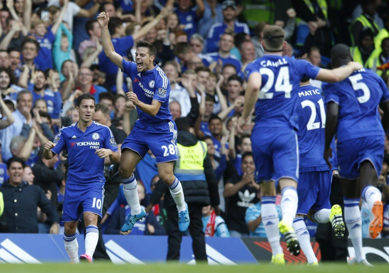 Chelsea sinks nine-man Arsenal, Newcastle loses again