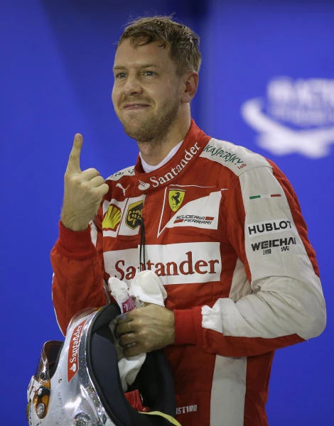 Vettel stuns Hamilton with Singapore pole