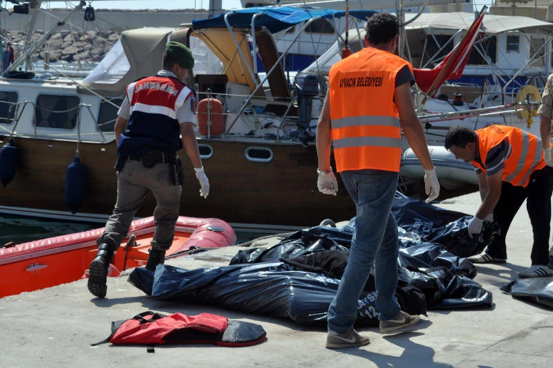 Thousands more pour into Austria; 13 migrants die in Turkey ferry collision