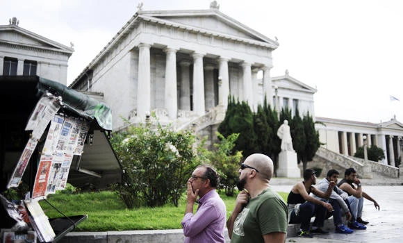 Triumphant Tsipras returns to fight for Greek economy, debt relief