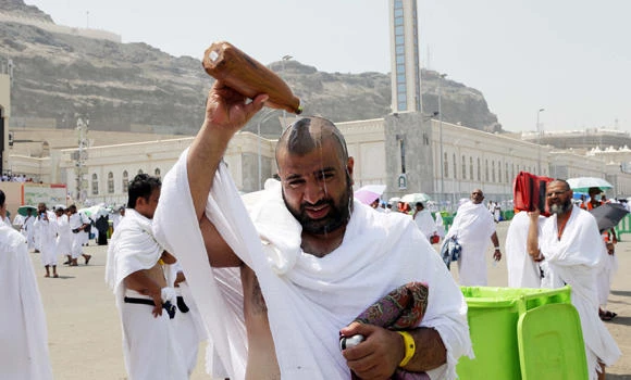 High temperatures challenge pilgrims in Mina, Arafat