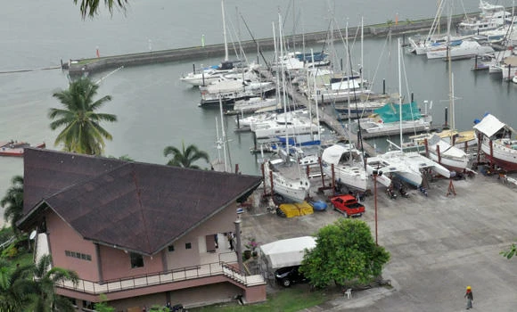 3 foreigners, Filipino abducted from Philippine resort