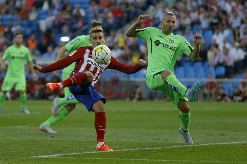 Griezmann double fires Atletico top of La Liga