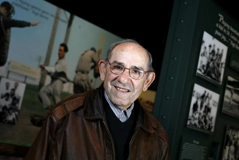 Hall of Fame catcher Yogi Berra dies at 90