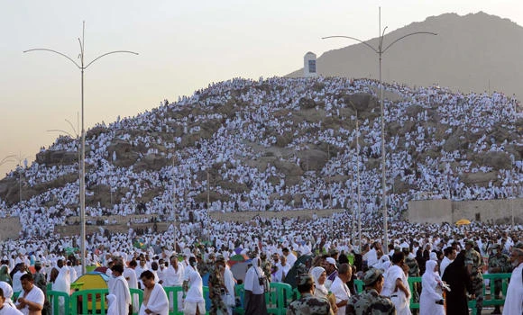 Pilgrims throng Arafat for peak of Haj