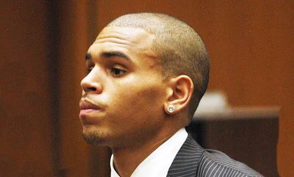 Minister signals Chris Brown won’t be allowed into Australia