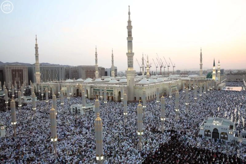 One million worshippers perform Eid prayers at Prophet’s Mosque