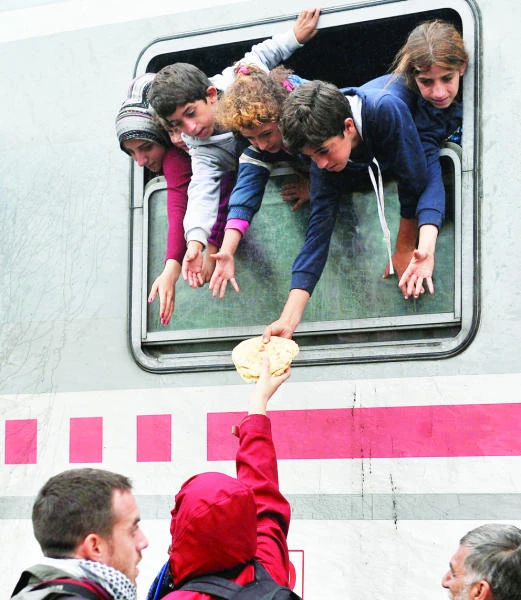 European nations shift to working together on migrant crisis