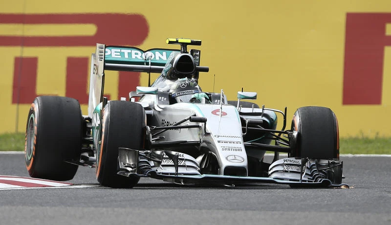 Rosberg on pole in Japan after Kvyat crash