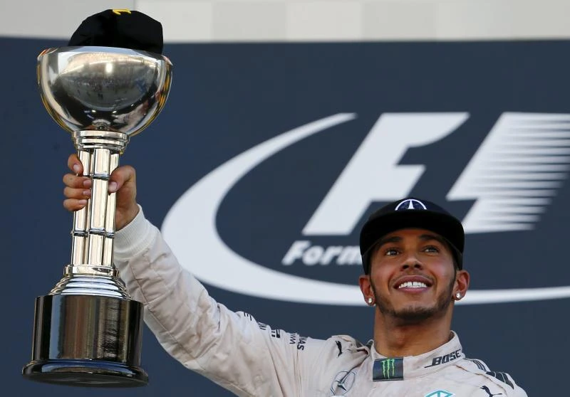 Hamilton roars to dominant win at Japanese GP