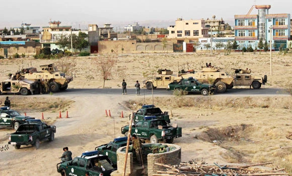 US launches airstrike on Kunduz after Taliban assault on key city