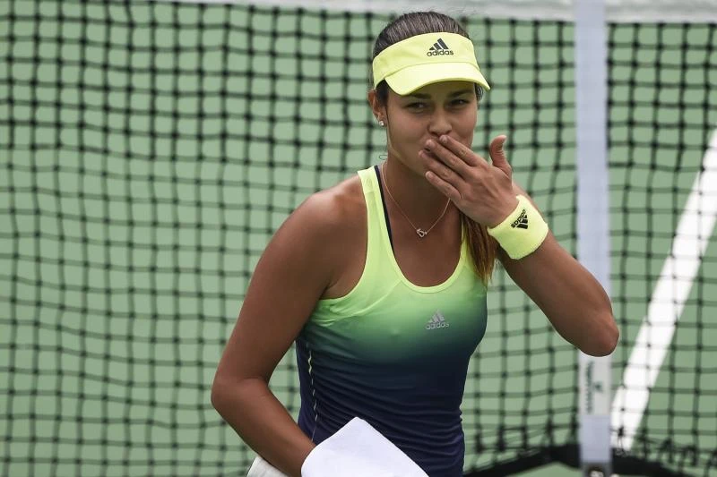 Dizzy Wozniacki, Azarenka join Wuhan casualty list
