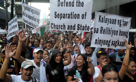 Influential Philippine sect ends protest; officials mum on rumored deal
