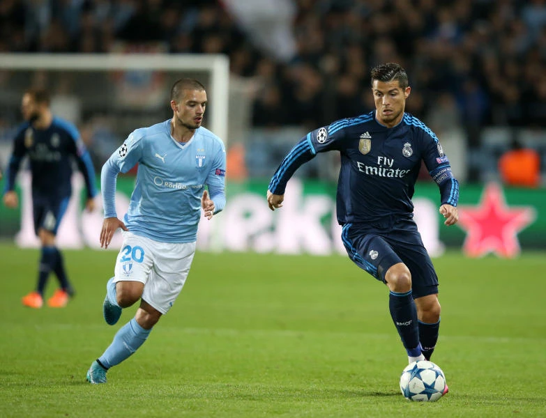 Manchester clubs victorious as Ronaldo scores 500th career goal