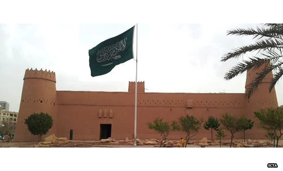 Holidays bring
10,000 visitors
to Al-Musmak
Museum