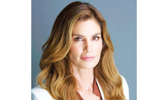 Selfies can help boost self-image: Cindy Crawford