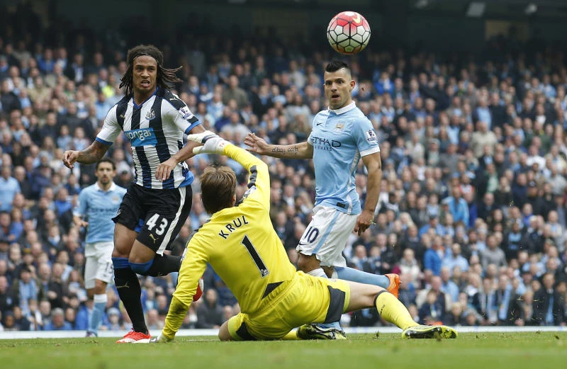 Five-goal Aguero fires City top, Palace soars to third