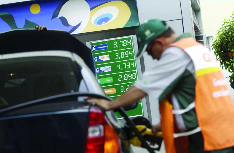 Oil struggles to extend rally