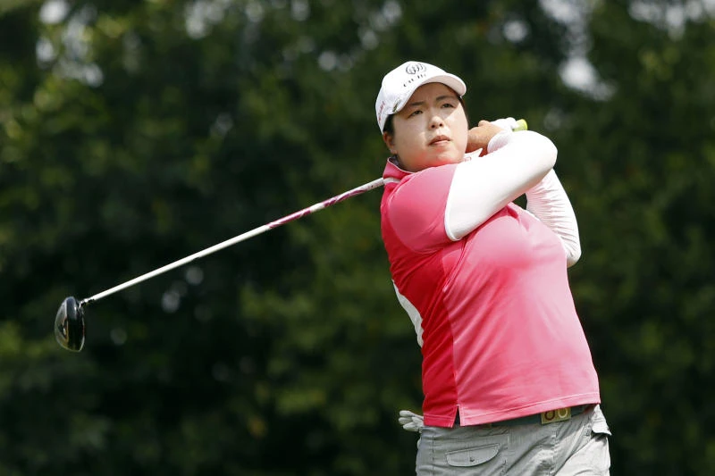 Feng starts strong in Malaysia title defense