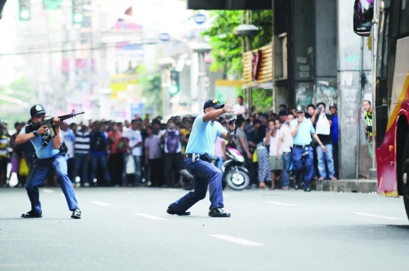 Philippine police kill armed assailant in hostage drama