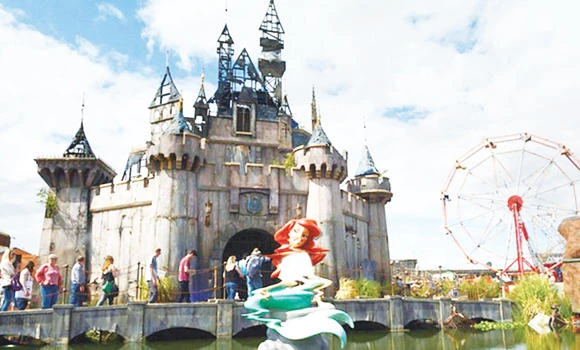 Dismaland on its way to refugee camp in France