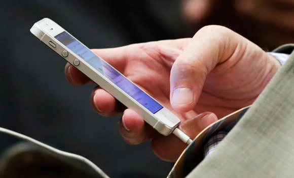 Smartphones take a
toll on relationships