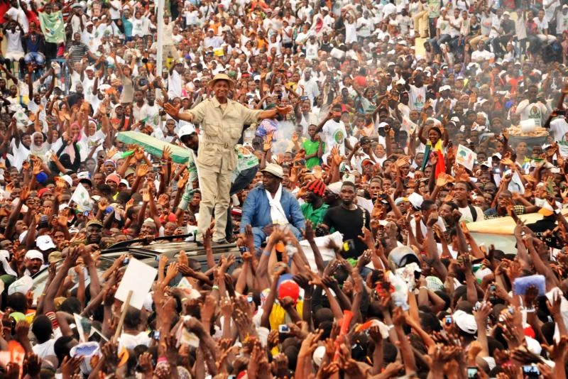 Pre-election violence in Guinea kills 3, injures 50