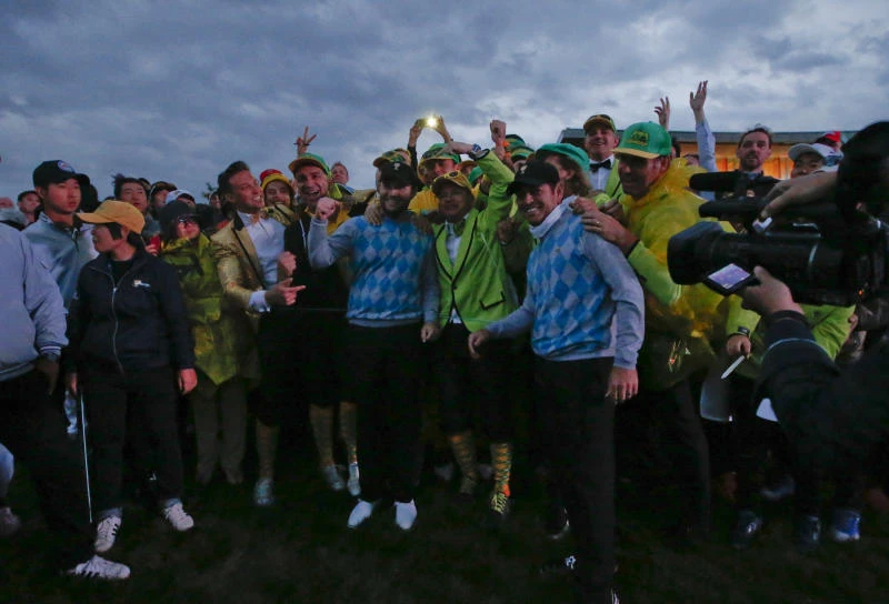 US clings to 1-point lead in Presidents Cup