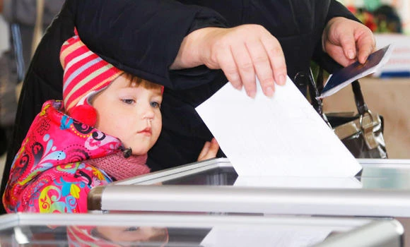 Belarus set to give President Lukashenko fifth term