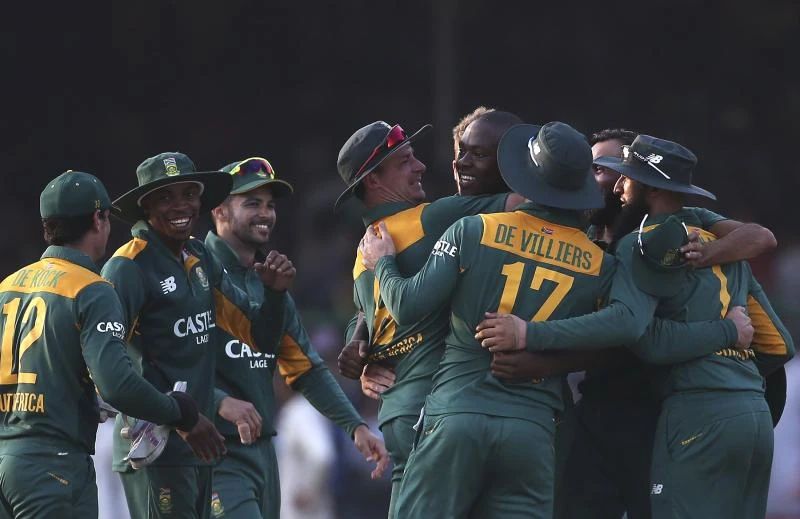 De Villiers to fore as South Africa edges India in first ODI