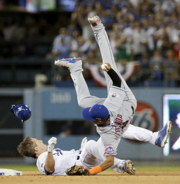 Dodgers beat Mets 5-2 to even National League series 1-1