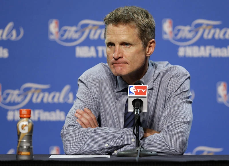 Warriors coach Kerr recovering from spinal fluid leak