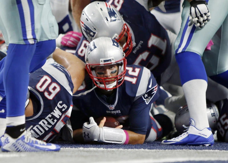 Brady, Pats trounce Cowboys to remain unbeaten