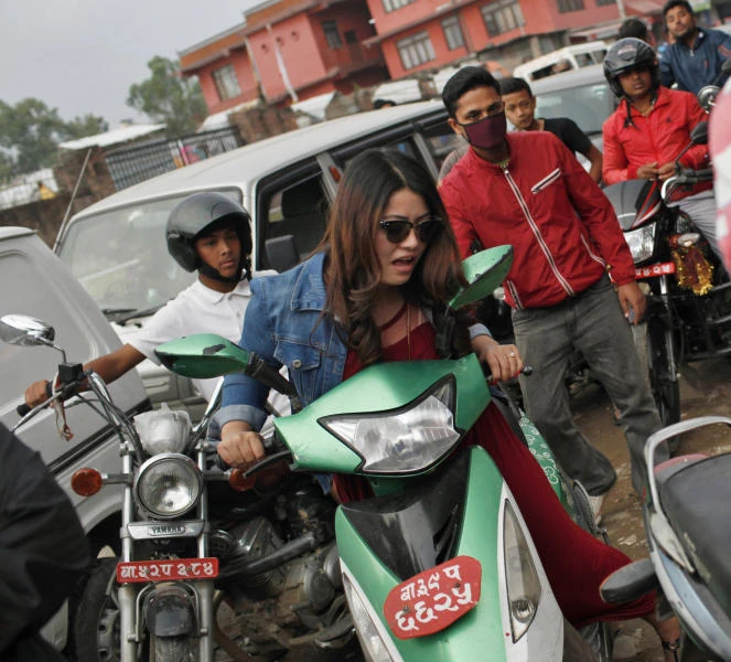 China-Nepal border point reopens after earthquake repairs