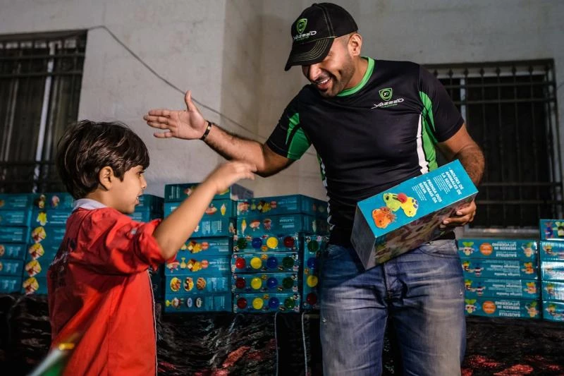 Saudi rally star supports Syrian refugees in Jordan